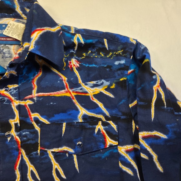 VTG Wrangler Pearl Snap Shirt Mens Sz Med Lightning Print Blue Western Cowboy - Picture 5 of 12